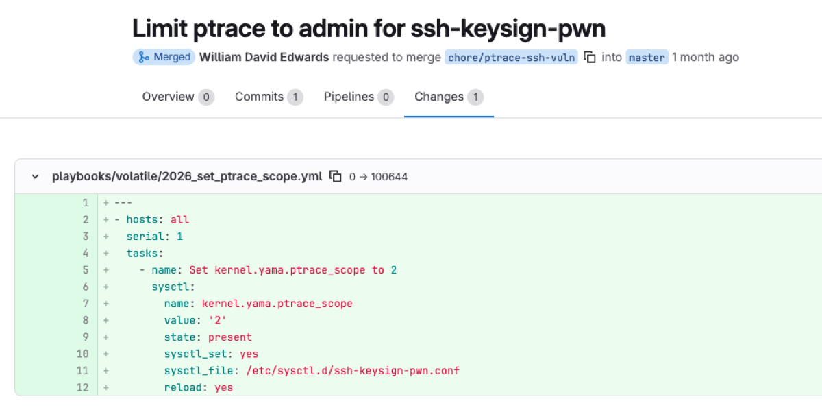 Merge request met Ansible-playbook dat een security-patch uitrolt